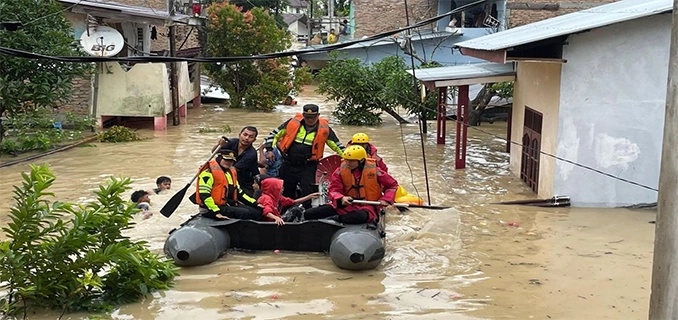 Banjir Medan Makin Parah Air Capai Atap Rumah - Sinar Update