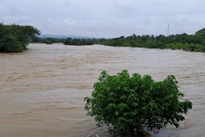 Darurat Jalan Terputus Aceh Sumut Sumbar Bantuan Warga dikirim