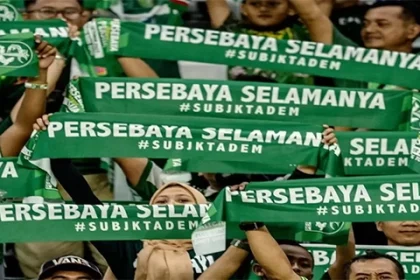 Heboh Teror Bonek Arema FC Yel-yel & Bendera Jadi Senjata