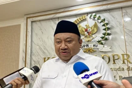 Komisi X DPR Desak Standar Gaji Guru Hentikan Gaji Rendah