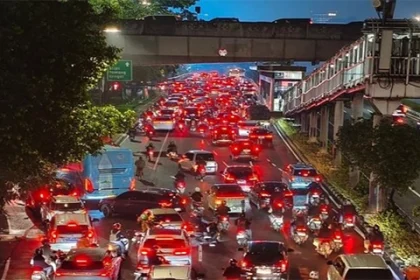 Lalin Sudirman-Gatot Subroto Jakarta Macet Parah Malam Ini
