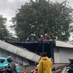 MRT Senayan Atap Tertimpa Pohon Penutup Sementara Dipasang