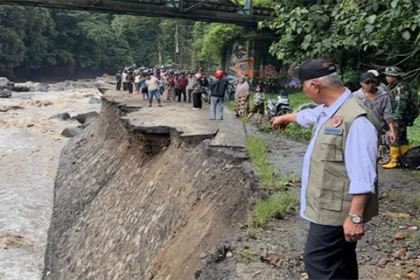 Padang Bukittinggi Lumpuh Jln Putus Total Karena Banjir Longsor