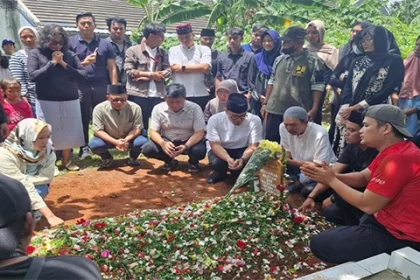 Suasana Haru Iringi Makam Siswa SMPN Tangsel Korban Bullying