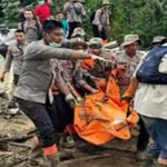 Brimob Polda Riau Temukan 1 Jenazah di Pencarian Galodo Agam