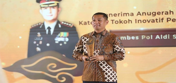 Kapolresta Bandung Dianugerahi Tokoh Inovatif Pelayanan Prima