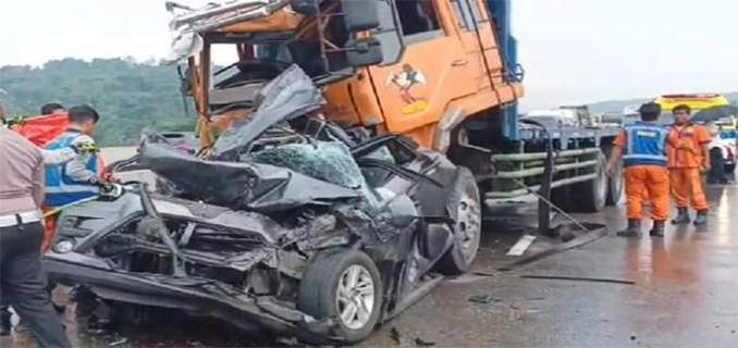 Kecelakaan Beruntun di Tol Cipularang 1 Orang Tewas 5 Luka-luka