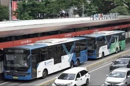 Naik Transjakarta Solusi Rayakan Malam Tahun Baru di Jakarta