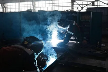 Pekerja Logam di Budapest Kreativitas Dan Kepedulian Bersatu