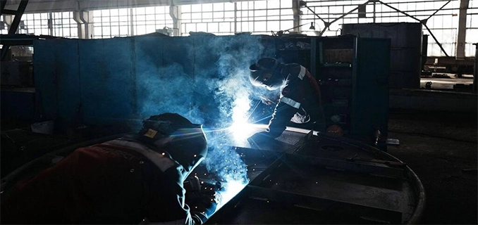 Pekerja Logam di Budapest Kreativitas Dan Kepedulian Bersatu