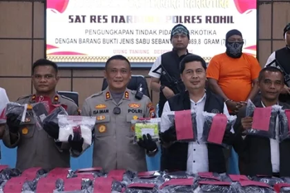 Polres Rohil Beri Penghargaan kepada Tim Ungkap Sabu 79.9 Kg
