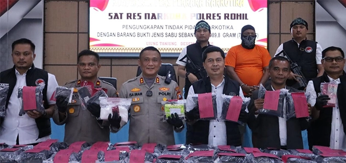 Polres Rohil Beri Penghargaan kepada Tim Ungkap Sabu 79.9 Kg