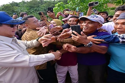 Prabowo Tinjau Huntara Sumatera Target Selesai 1 Bulan