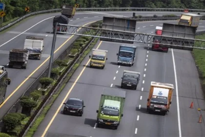 Tips Aman Berwisata Saat Nataru di Tengah Cuaca Tak Menentu