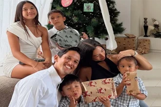 Toleransi di Dunia Selebriti 4 Artis Rayakan Natal Dengan Keluarga