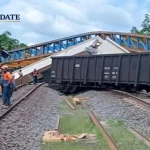 Proyek Kereta Roboh Timpa KA Melintas 22 Penumpang Tewas