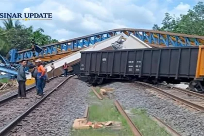 Proyek Kereta Roboh Timpa KA Melintas 22 Penumpang Tewas