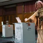 Pemilu Jepang Digelar Pemilih Berkostum Kimono Jadi Sorotan
