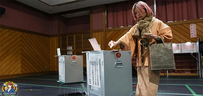 Pemilu Jepang Digelar Pemilih Berkostum Kimono Jadi Sorotan