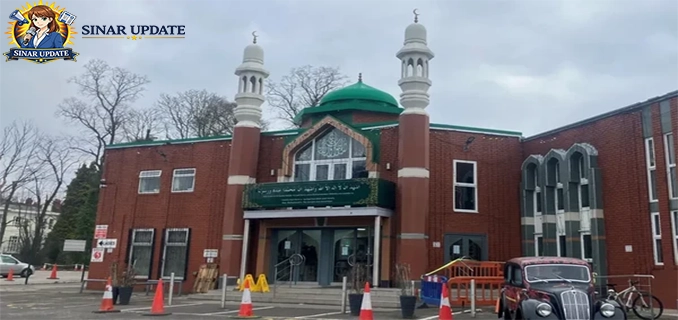 Pria di Manchester Ditangkap Bawa Kapak ke Masjid